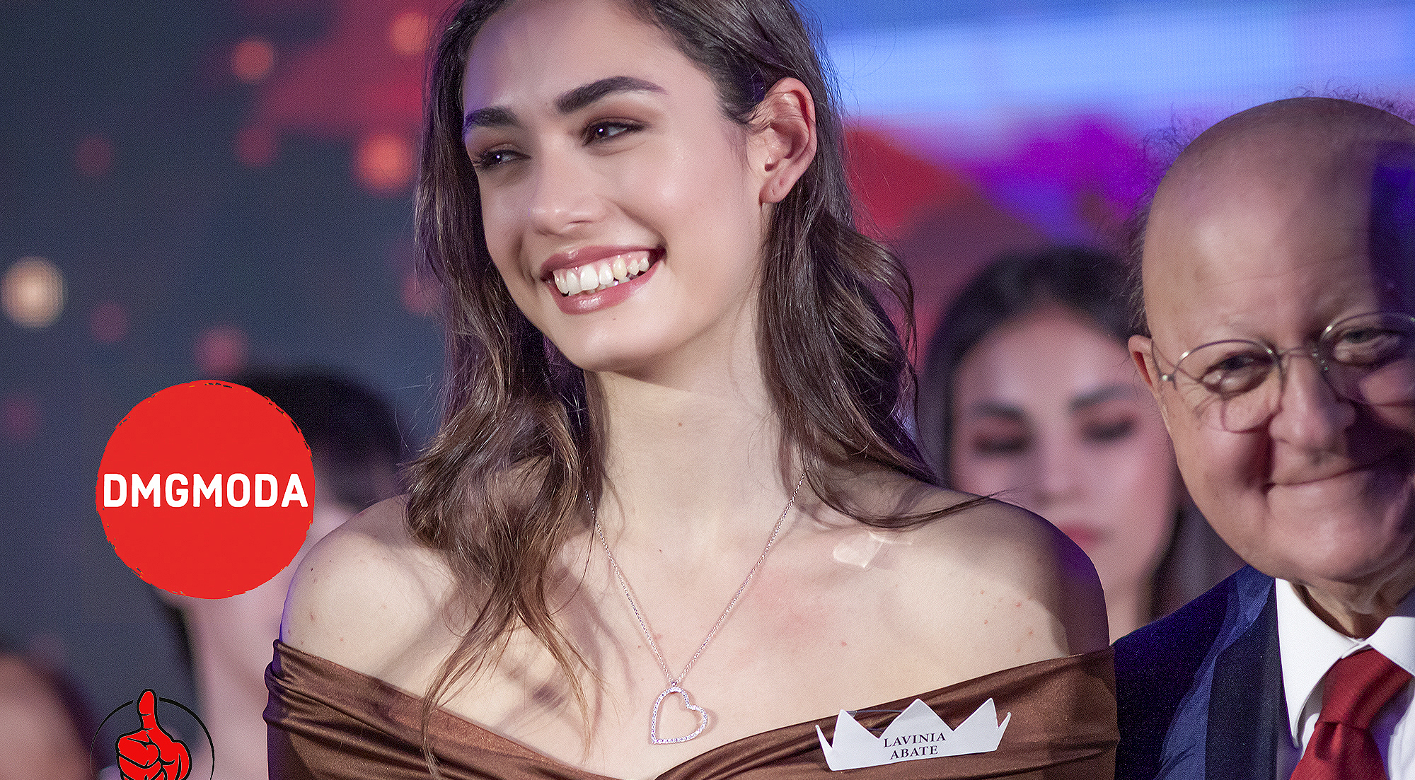 Lavinia ama definirsi “modesta, sensibile e trasparente” e ha raccontato di aver dovuto indossare il busto per 5 anni: una condizione che l’ha segnata profondamente, rendendo la sua adolescenza difficile. “Miss Italia – dice – mi permesso di acquisire sicurezza e di dimostrare a me stessa che la mia schiena non influisce sul mio aspetto estetico”.